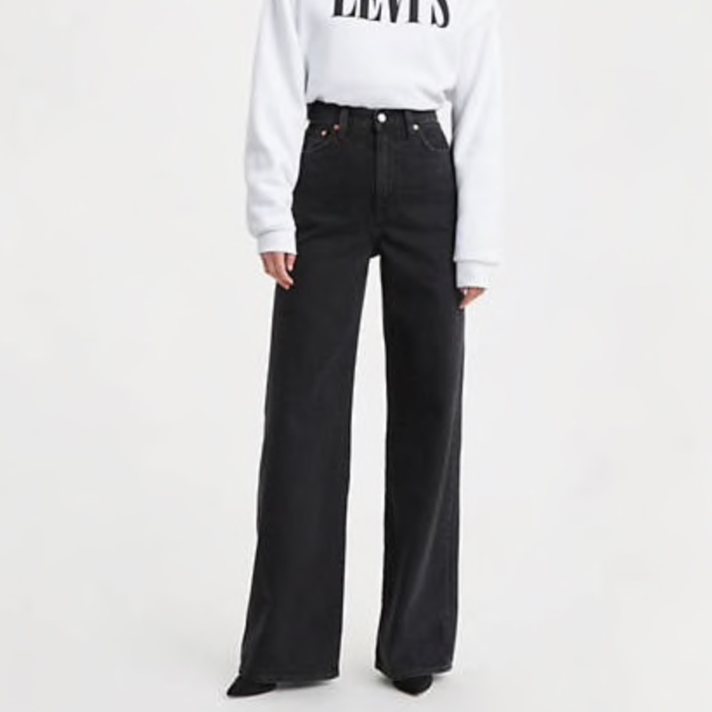 Levi's wide leg Ribcage Jeans in Black Book 30x34
